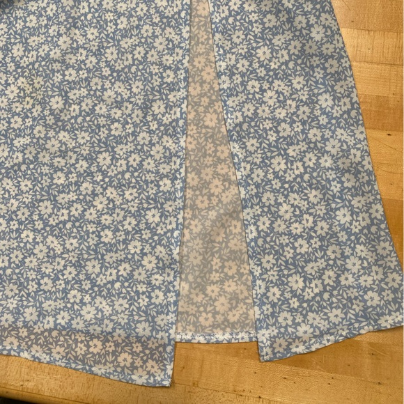 Princess Polly Midi Skirt 🩵 - Picture 3 of 4